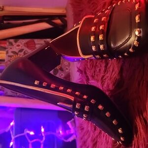 Tory Burch Black and Gold Heels